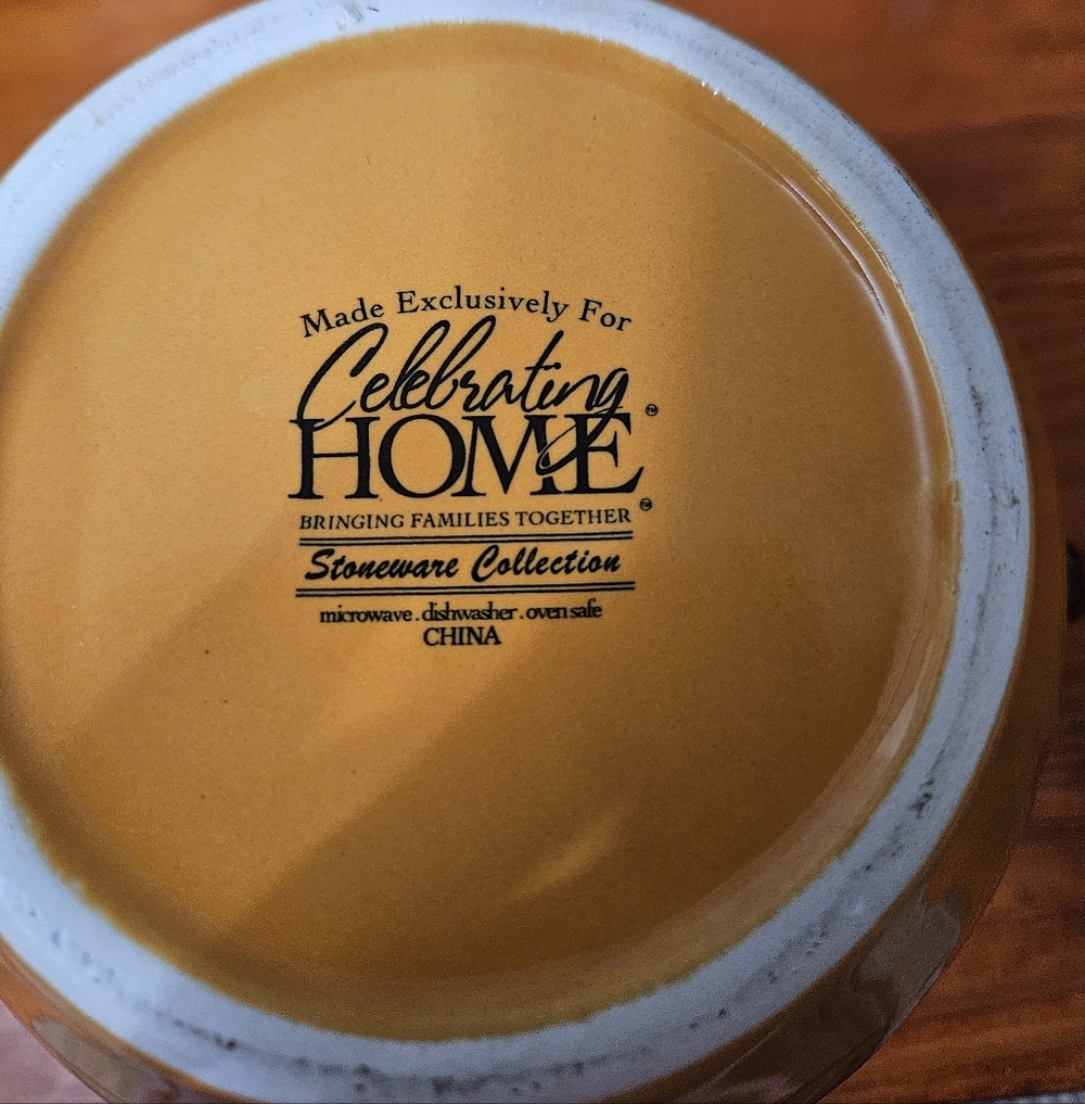 Celebrating Home 3 QT Pitcher Tuscan Gold Stoneware! - Picture 4 of 7